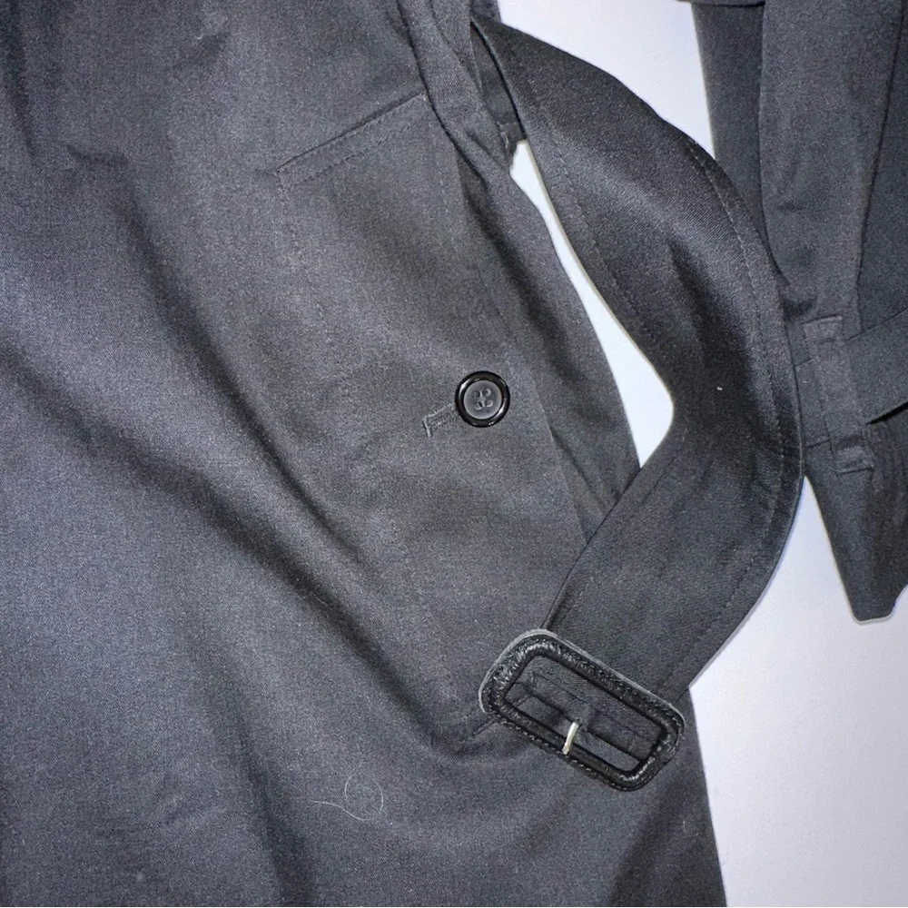 Burberry Black Trench Coat with Signature Beige Nova Check Lining - Picture 10 of 16